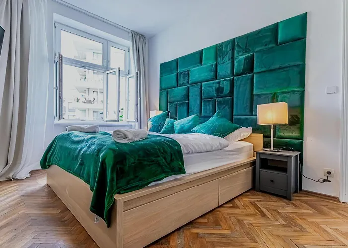 Comfortable Private Near Landstrasse , 15 Min Access *