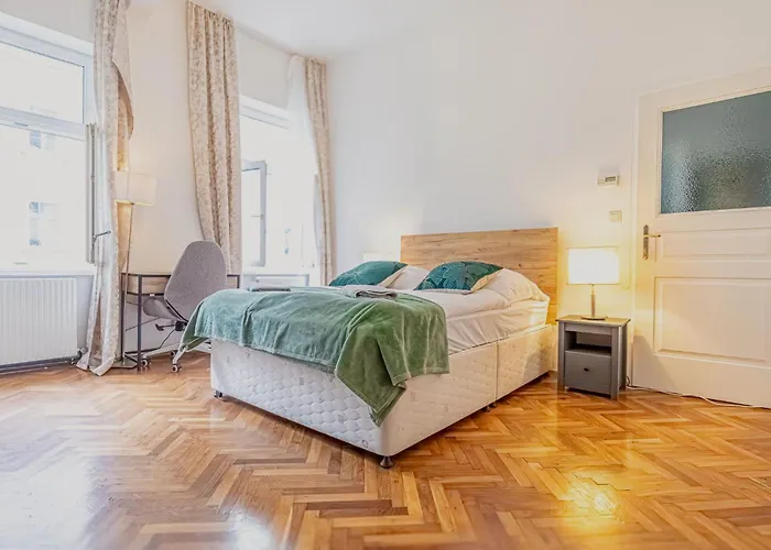 Apartamento Comfortable Private Near Landstrasse , 15 Min Access *