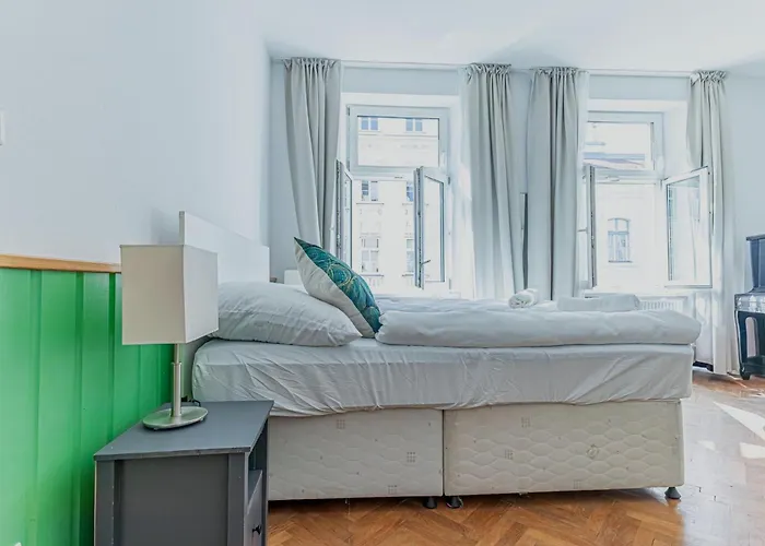 Comfortable Private Near Landstrasse , 15 Min Access Apartamento *