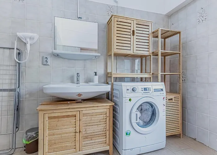 Comfortable Private Near Landstrasse , 15 Min Access *