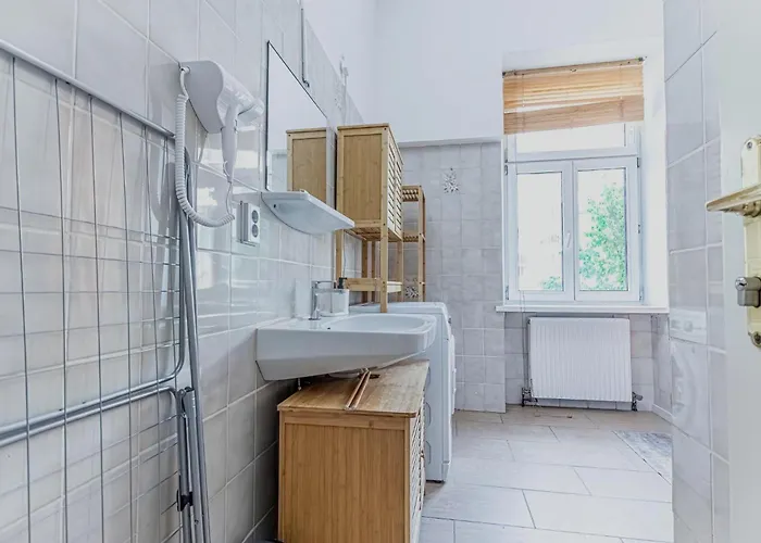 Apartamento Comfortable Private Near Landstrasse , 15 Min Access *
