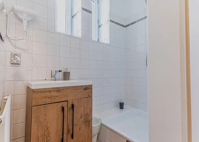 Apartamento Comfortable Private Near Landstrasse , 15 Min Access