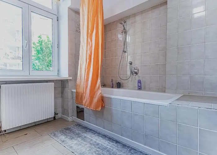 Apartamento Comfortable Private Near Landstrasse , 15 Min Access