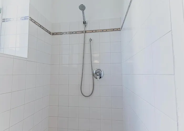 Comfortable Private Near Landstrasse , 15 Min Access Apartamento