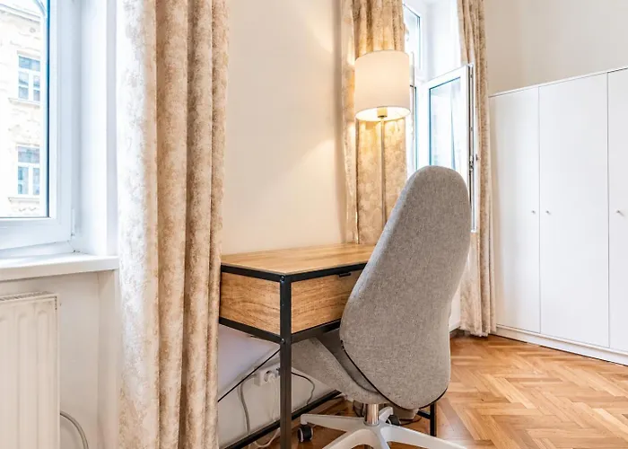 Apartamento Comfortable Private Near Landstrasse , 15 Min Access