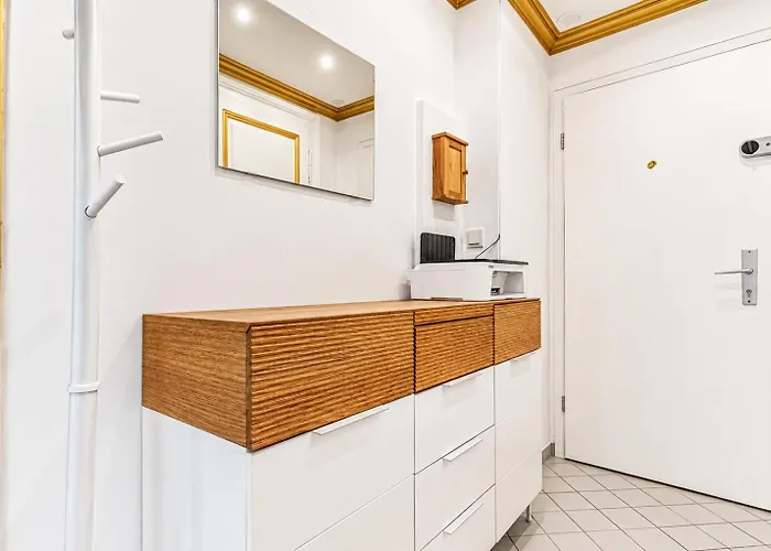 Apartamento Comfortable Private Near Landstrasse , 15 Min Access