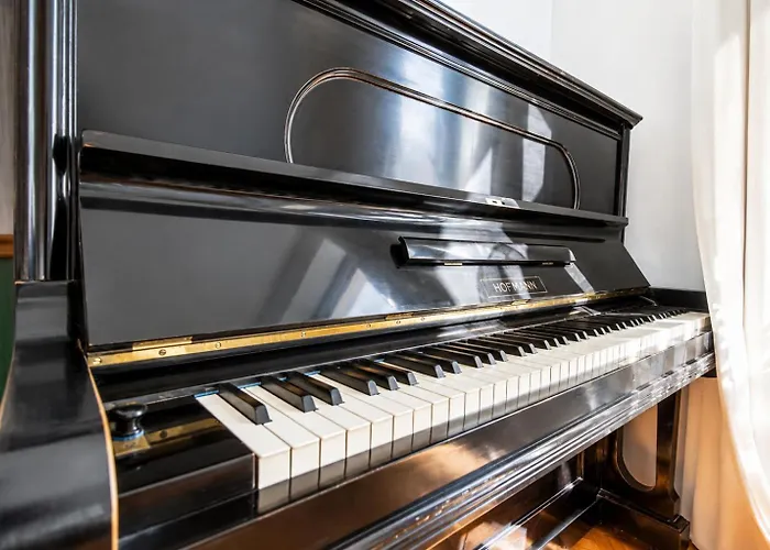 Comfortable Private Near Landstrasse , 15 Min Access *
